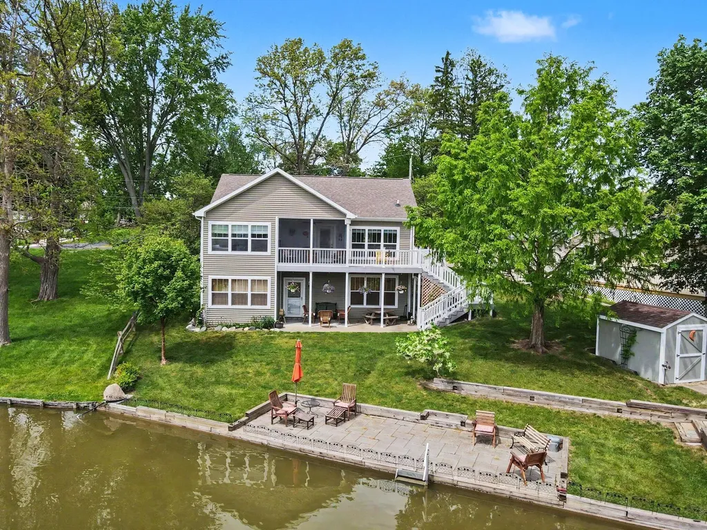 51509 Summit Street Paw Paw Township MI 49079