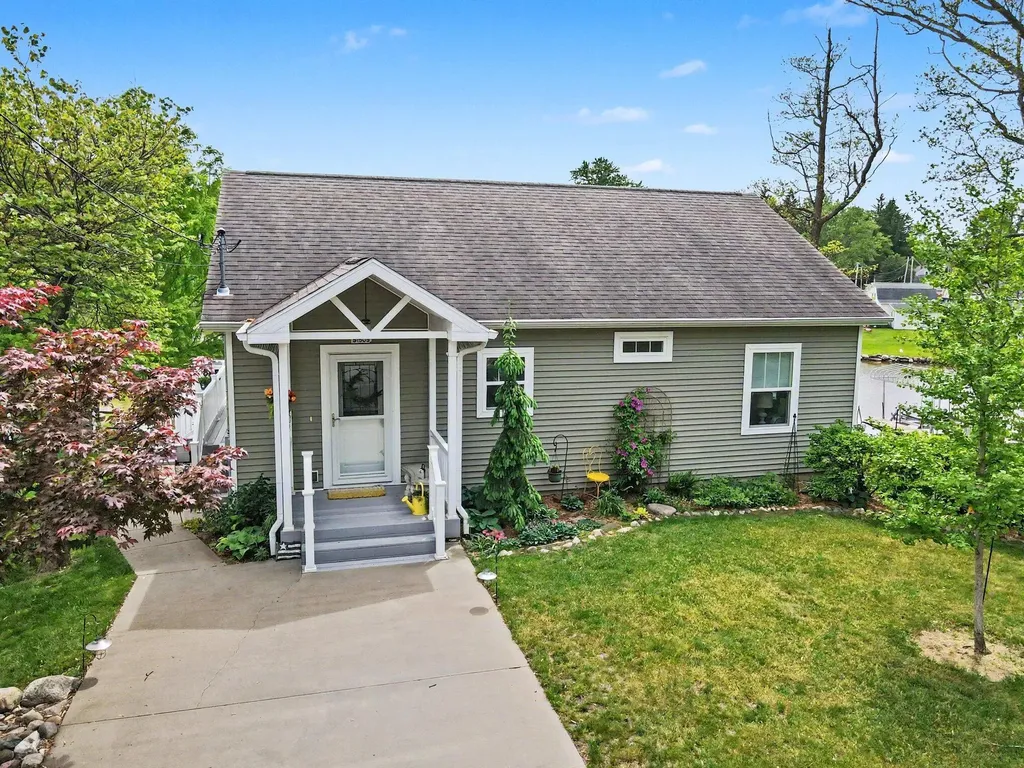 51509 Summit Street Paw Paw Township MI 49079