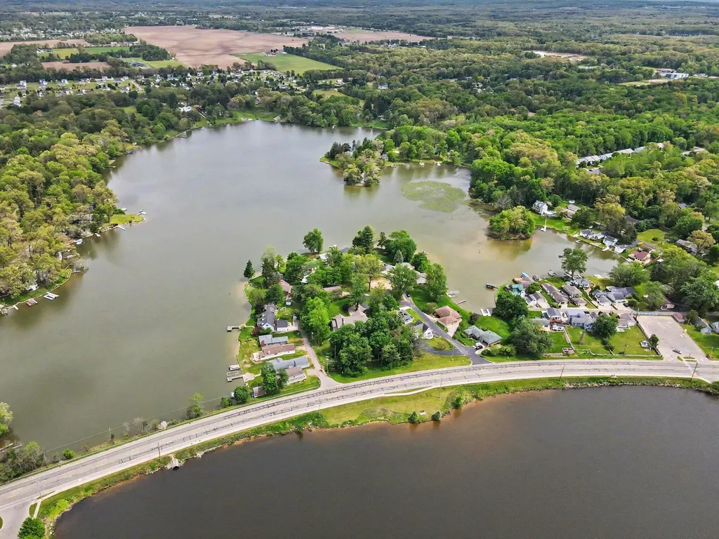 51509 Summit Street Paw Paw Township MI 49079