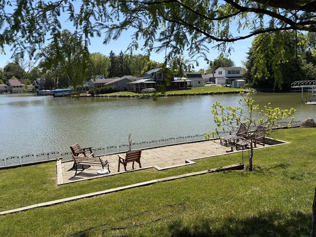 51509 Summit Street Paw Paw Township MI 49079