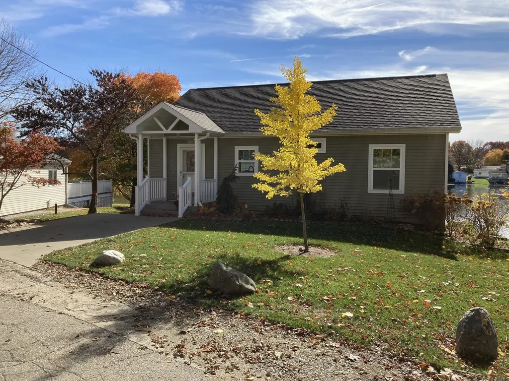 51509 Summit Street Paw Paw Township MI 49079