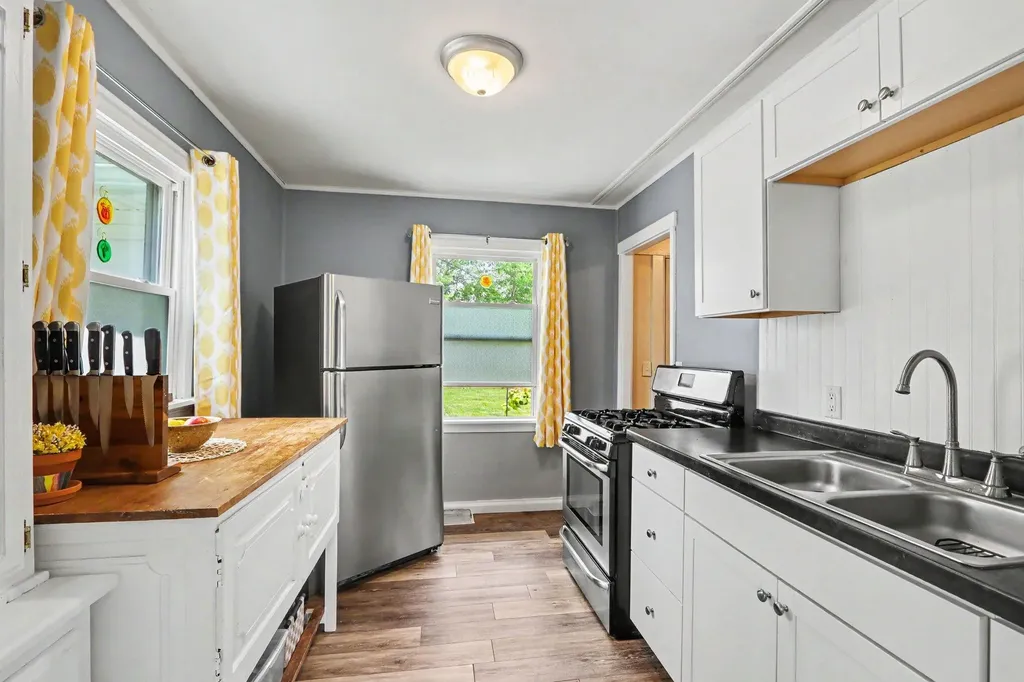 405 Colonial Avenue Portage City MI 49002