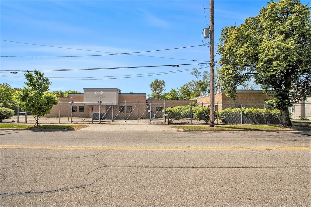 1206 E Crosstown Parkway Kalamazoo City MI 49001
