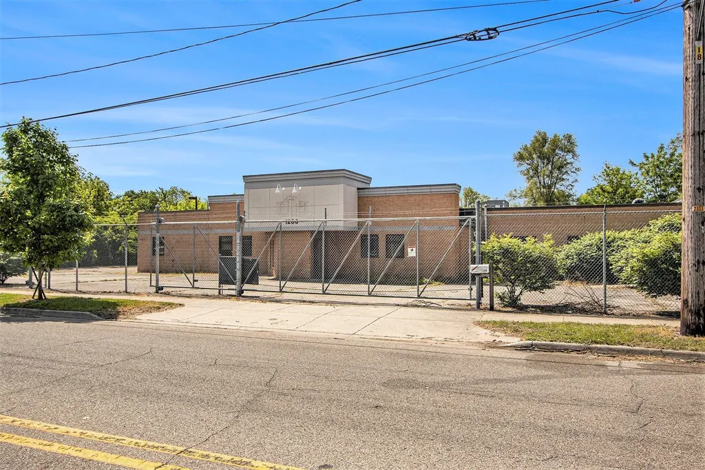 1206 E Crosstown Parkway Kalamazoo City MI 49001