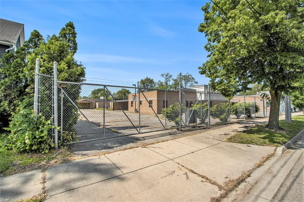 1206 E Crosstown Parkway Kalamazoo City MI 49001