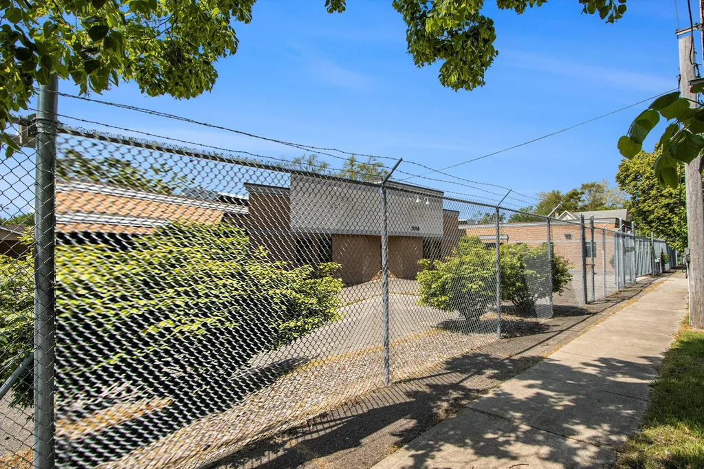 1206 E Crosstown Parkway Kalamazoo City MI 49001