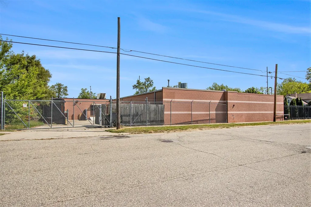 1206 E Crosstown Parkway Kalamazoo City MI 49001