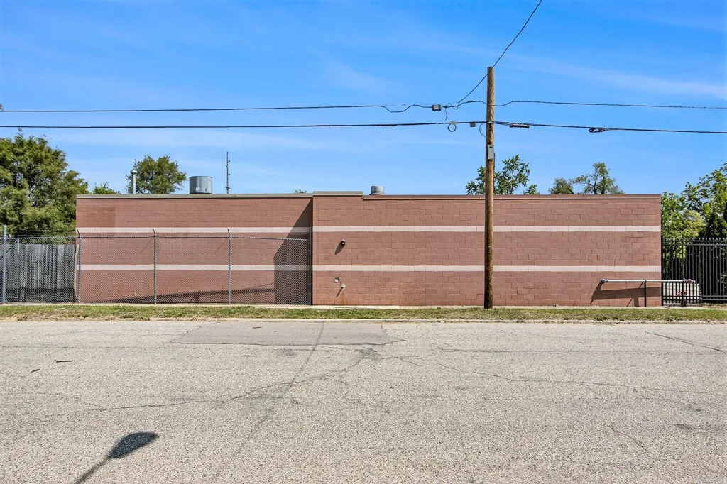 1206 E Crosstown Parkway Kalamazoo City MI 49001