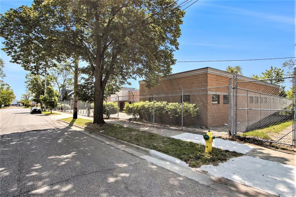 1206 E Crosstown Parkway Kalamazoo City MI 49001