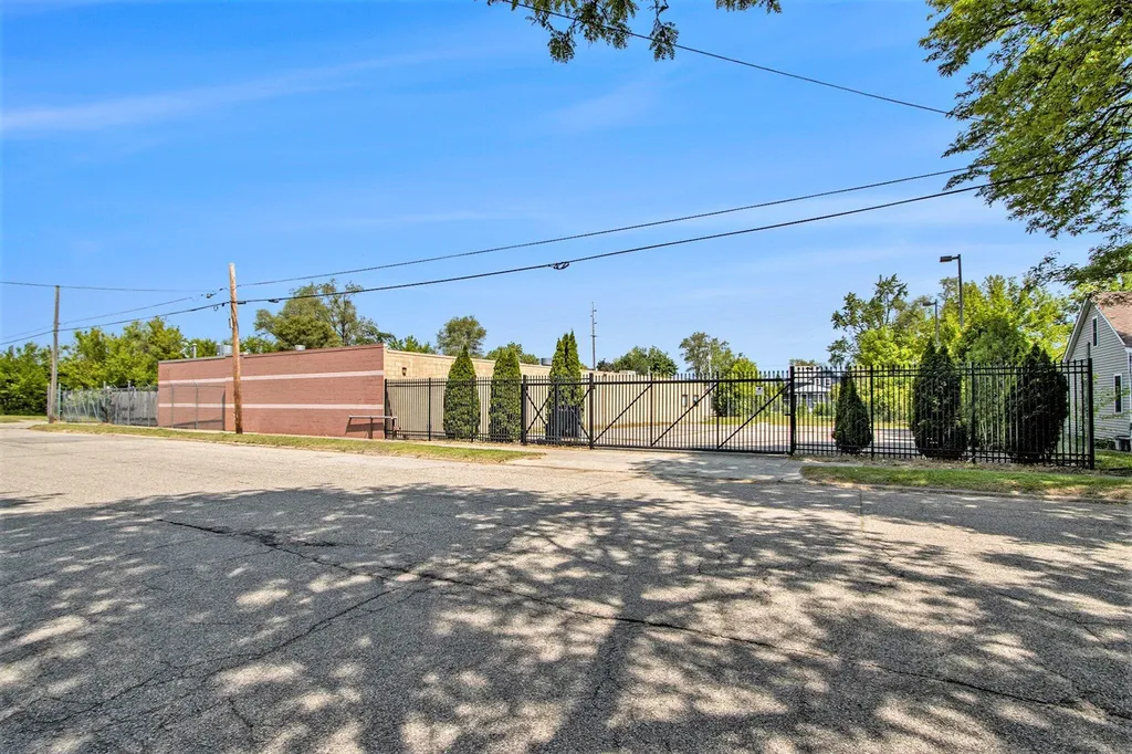 1206 E Crosstown Parkway Kalamazoo City MI 49001