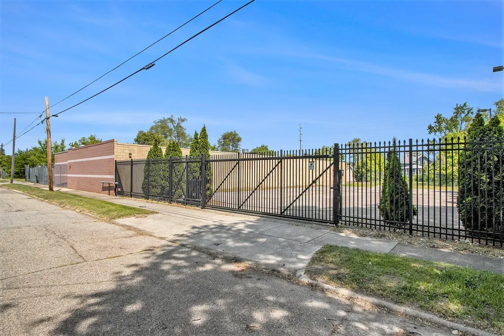 1206 E Crosstown Parkway Kalamazoo City MI 49001