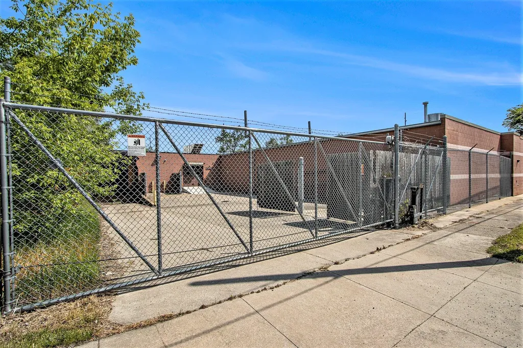 1206 E Crosstown Parkway Kalamazoo City MI 49001