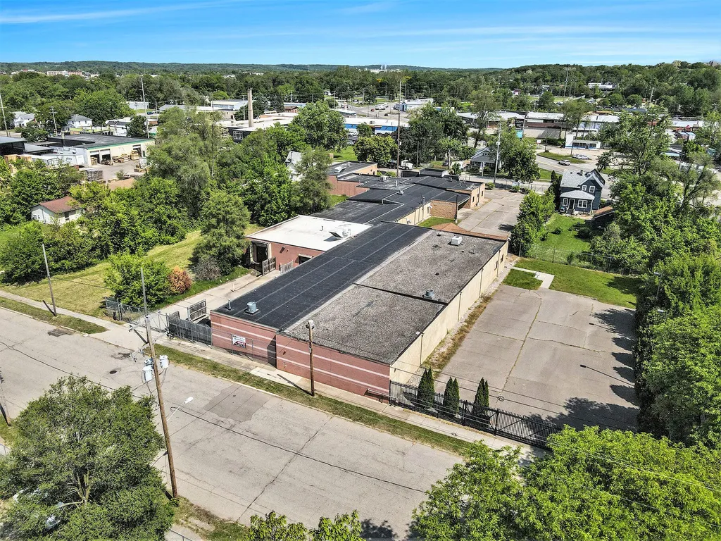 1206 E Crosstown Parkway Kalamazoo City MI 49001