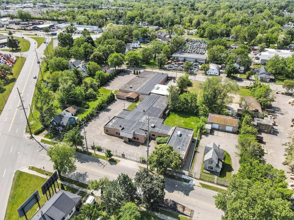 1206 E Crosstown Parkway Kalamazoo City MI 49001