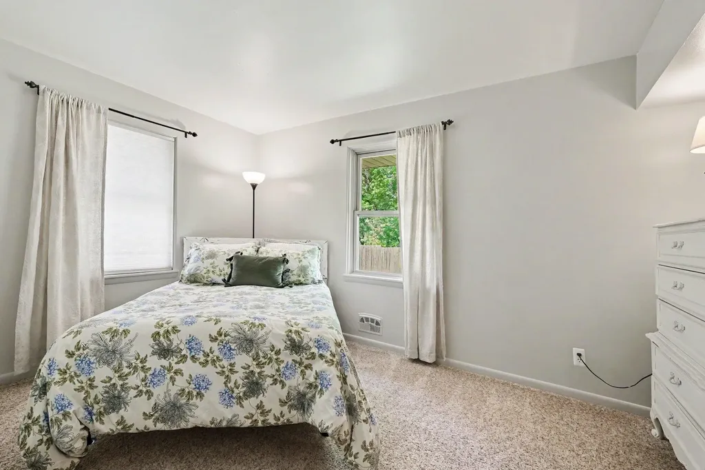 725 Parkway Drive NE Grand Rapids City MI 49525