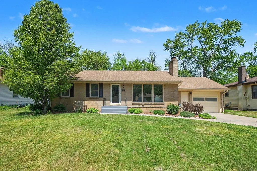 725 Parkway Drive NE Grand Rapids City MI 49525