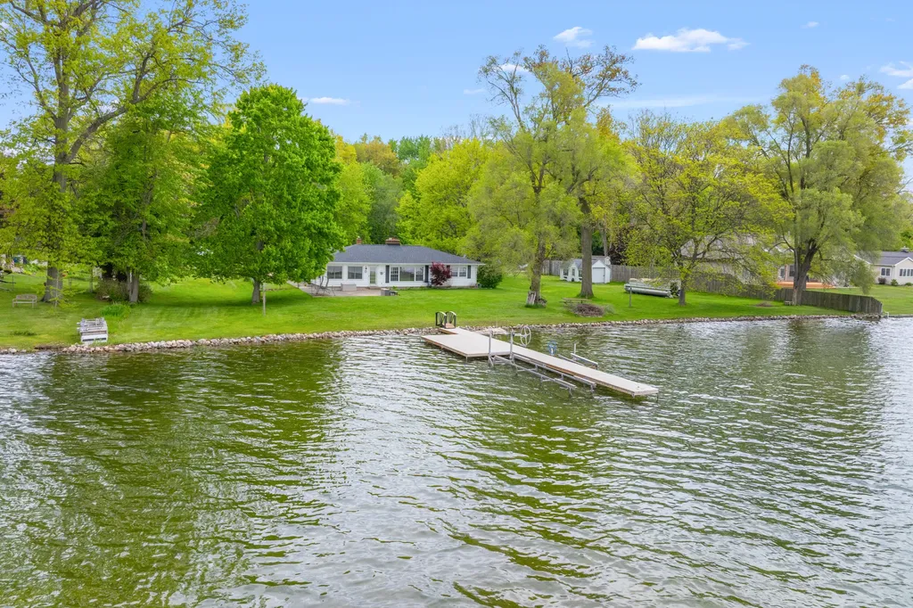8239 W Long Lake Drive Pavilion Township MI 49048