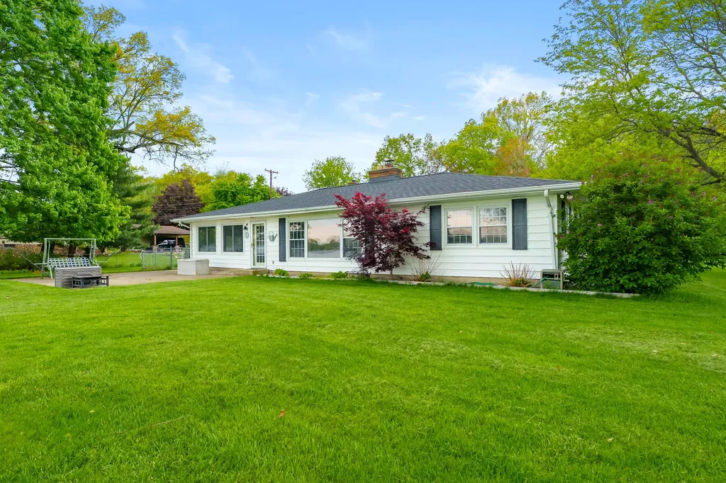 8239 W Long Lake Drive Pavilion Township MI 49048