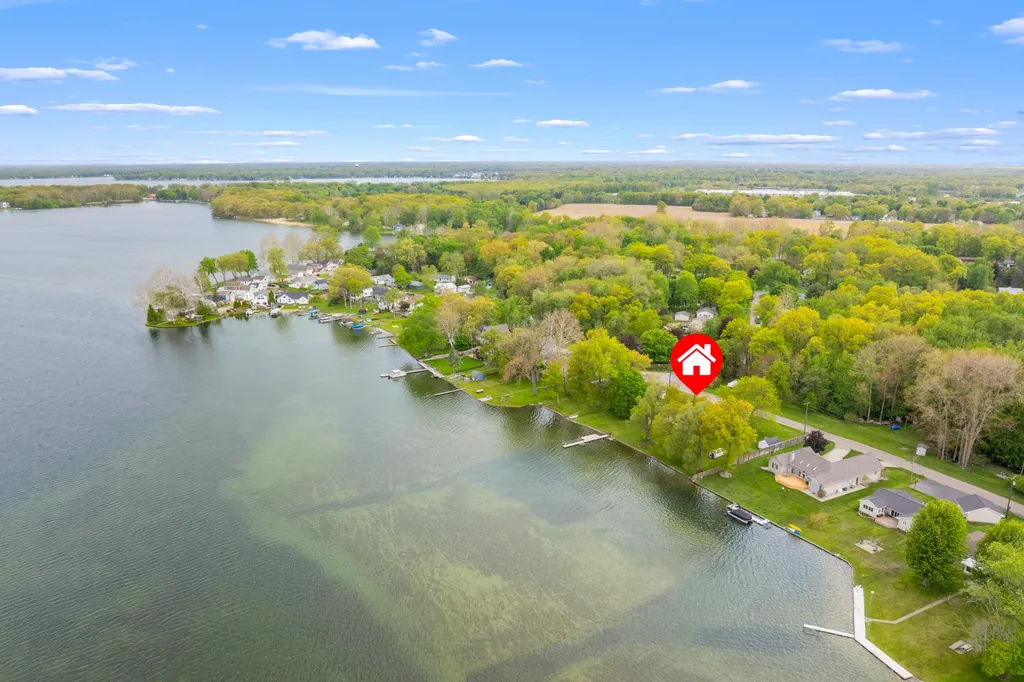 8239 W Long Lake Drive Pavilion Township MI 49048