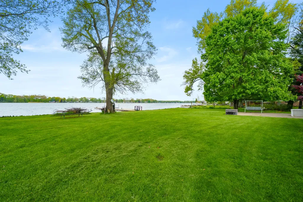 8239 W Long Lake Drive Pavilion Township MI 49048