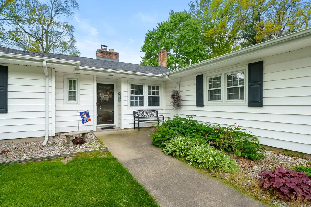 8239 W Long Lake Drive Pavilion Township MI 49048