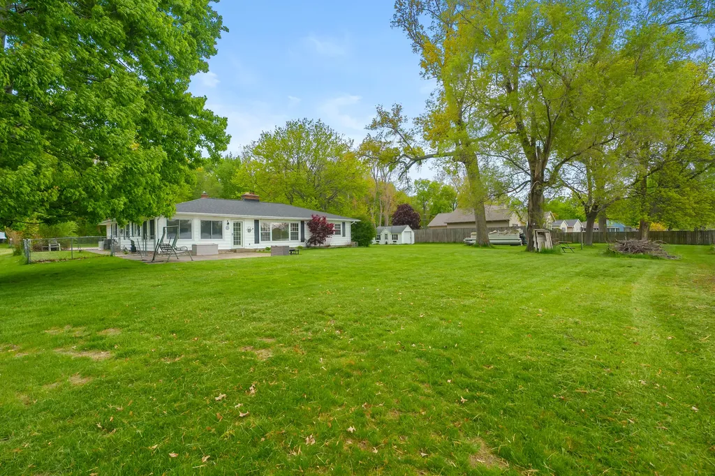 8239 W Long Lake Drive Pavilion Township MI 49048