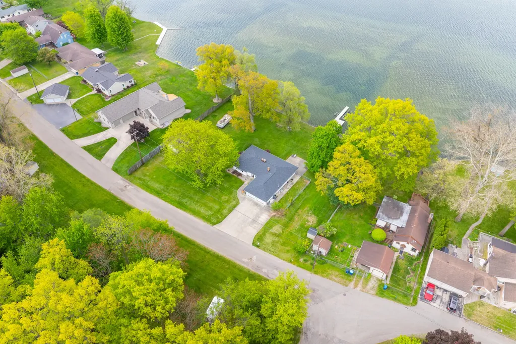 8239 W Long Lake Drive Pavilion Township MI 49048
