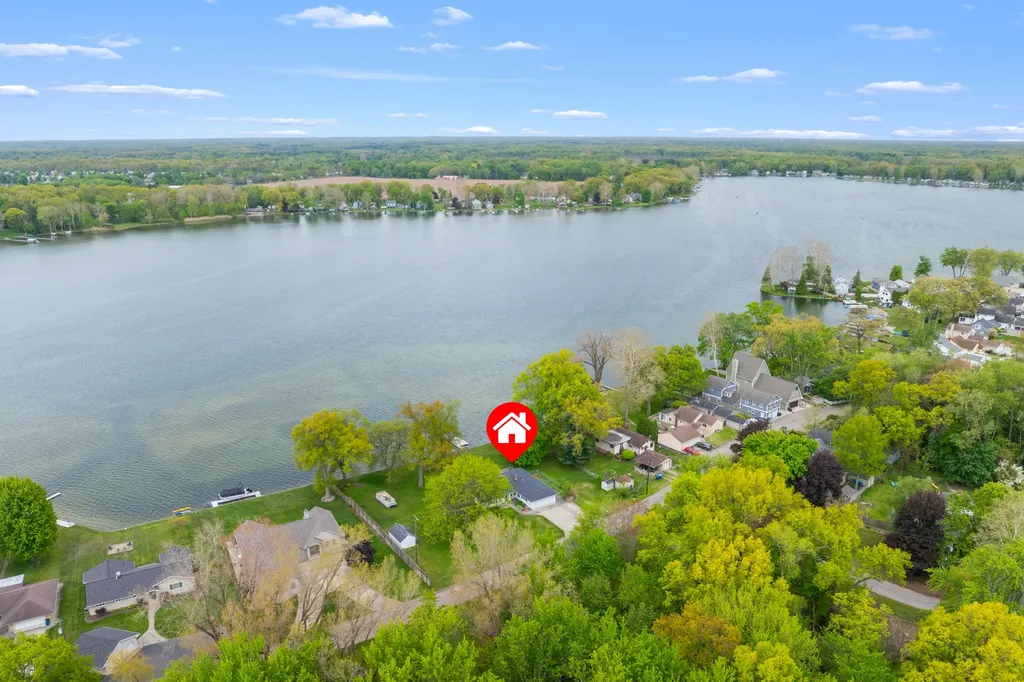 8239 W Long Lake Drive Pavilion Township MI 49048