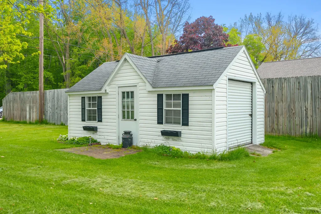 8239 W Long Lake Drive Pavilion Township MI 49048