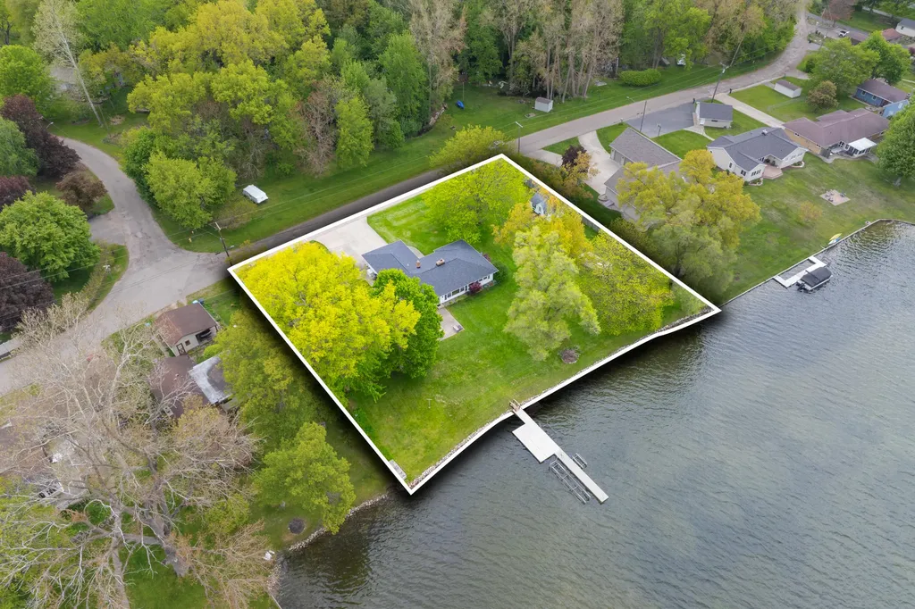 8239 W Long Lake Drive Pavilion Township MI 49048