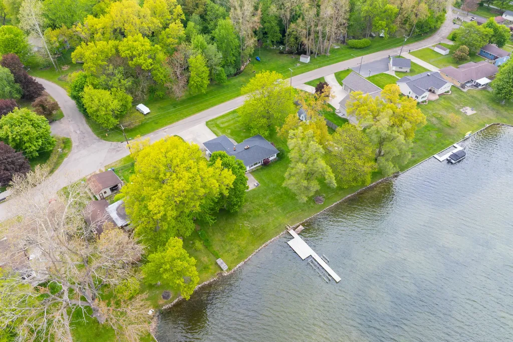 8239 W Long Lake Drive Pavilion Township MI 49048