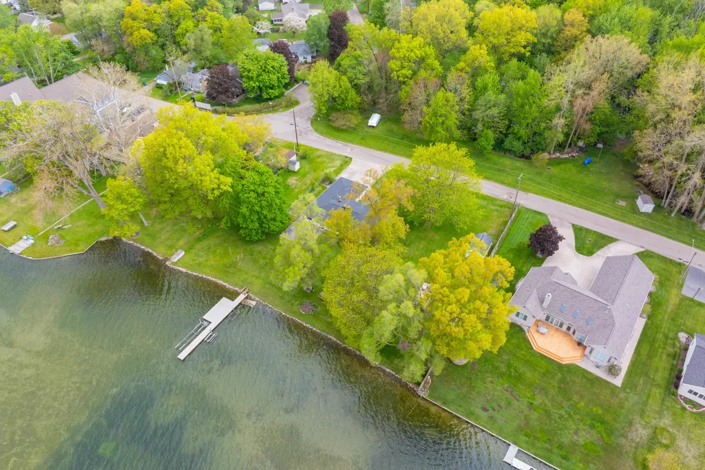 8239 W Long Lake Drive Pavilion Township MI 49048