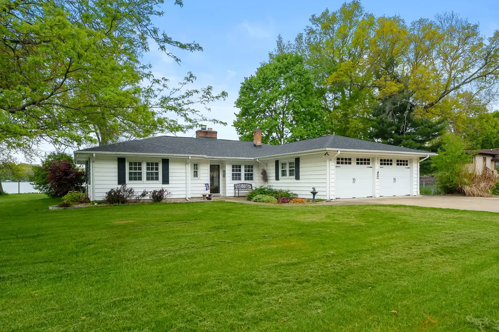 8239 W Long Lake Drive Pavilion Township MI 49048
