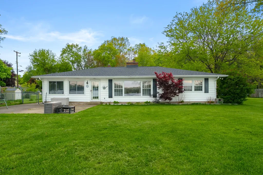 8239 W Long Lake Drive Pavilion Township MI 49048