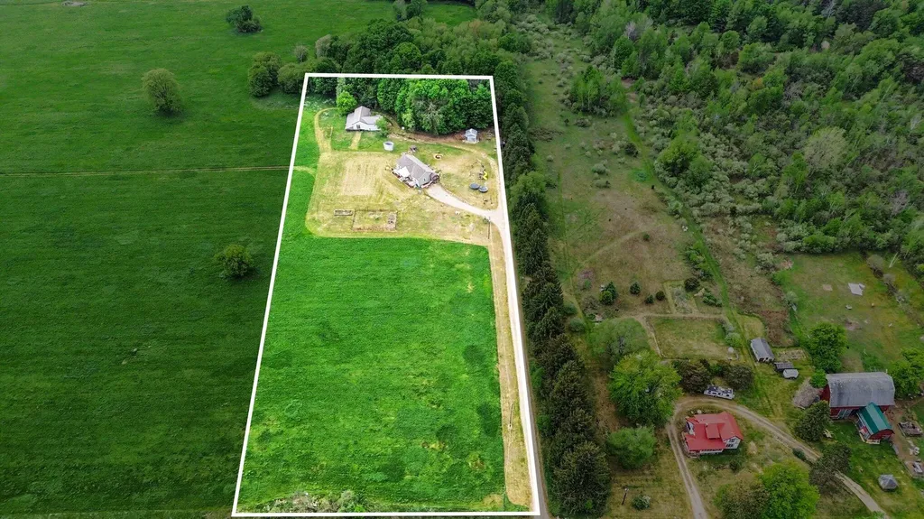 2404 Froede Road Wells Township MI 48723