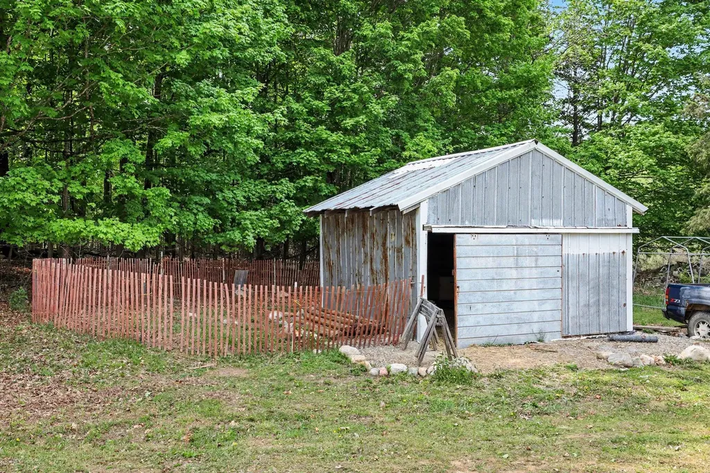 2404 Froede Road Wells Township MI 48723