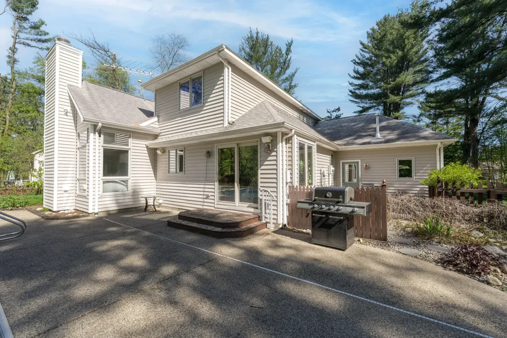 27514 Rolling Pines Court Antwerp Township MI 49065