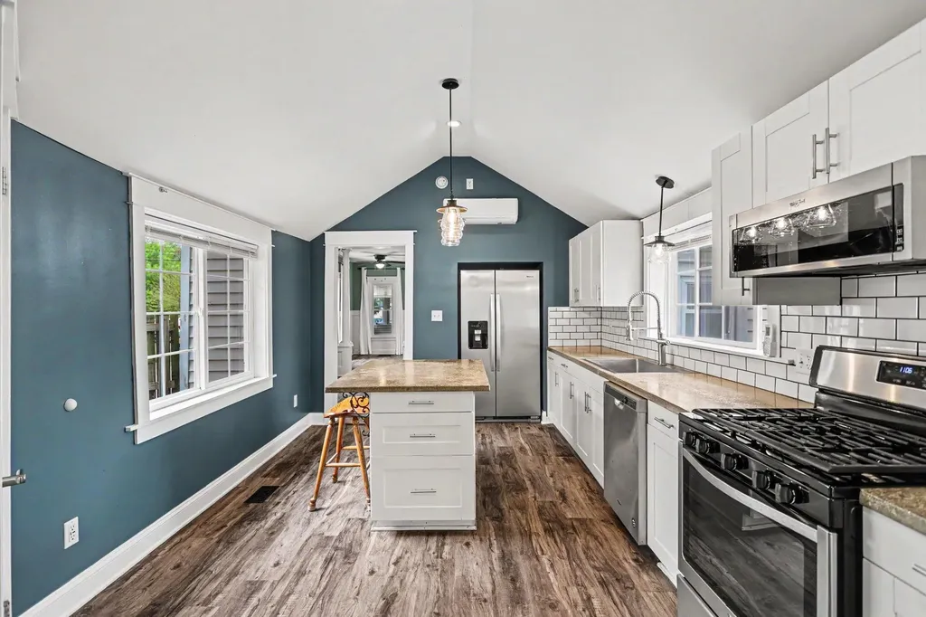 42 Mckinley Avenue N Battle Creek City MI 49017