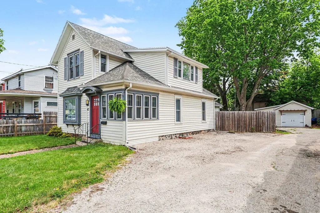 42 Mckinley Avenue N Battle Creek City MI 49017