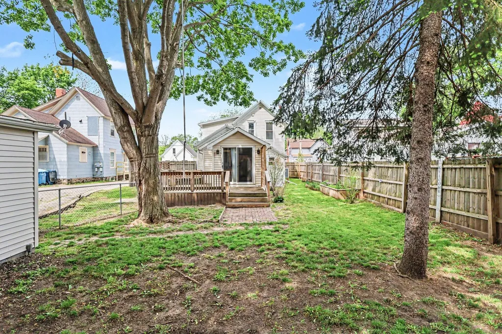 42 Mckinley Avenue N Battle Creek City MI 49017