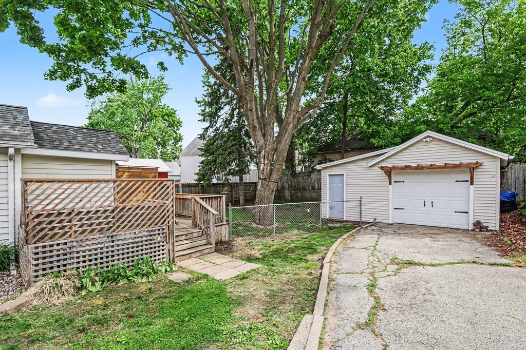 42 Mckinley Avenue N Battle Creek City MI 49017