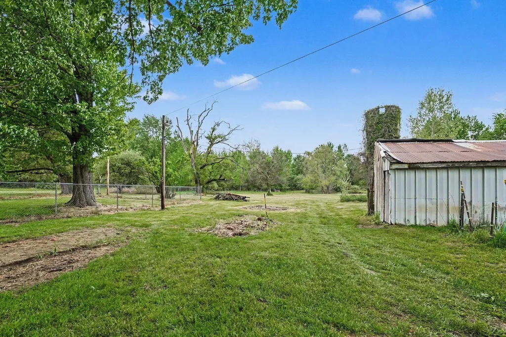38753 Fisk Lake Road Waverly Township MI 49079