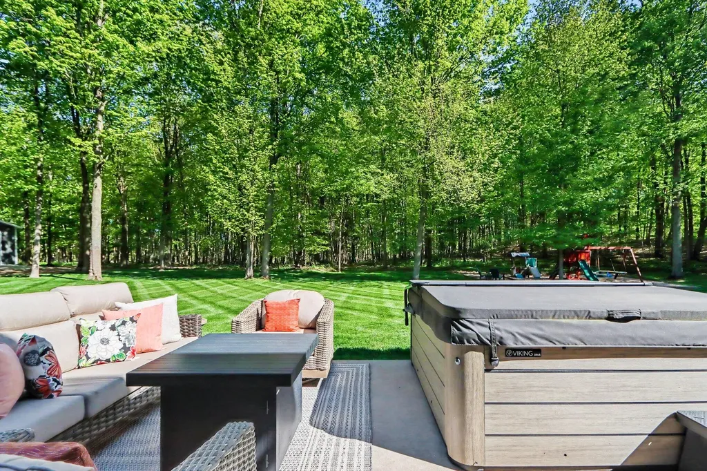 11299 E De Avenue Ross Township MI 49083