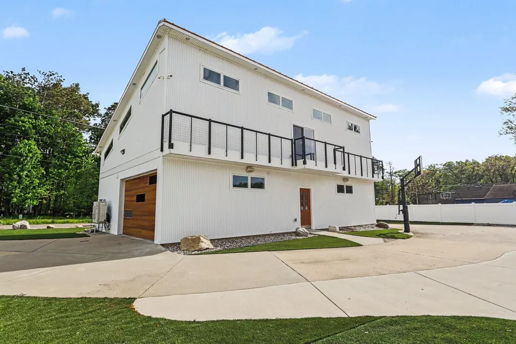 1046 N Eagle Lake Drive Texas Charter Township MI 49009