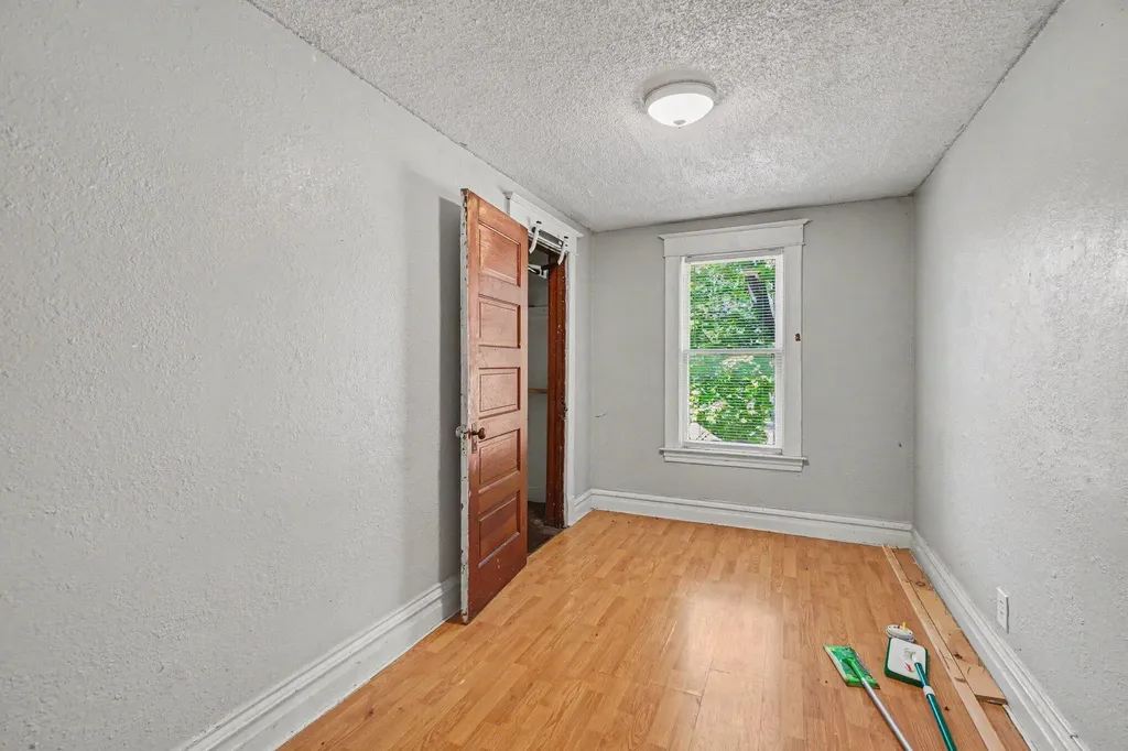 719 Mccourtie Street Kalamazoo City MI 49008