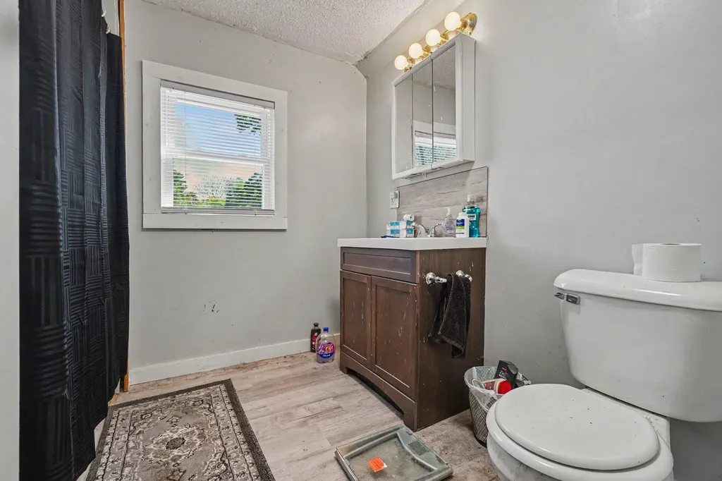 719 Mccourtie Street Kalamazoo City MI 49008