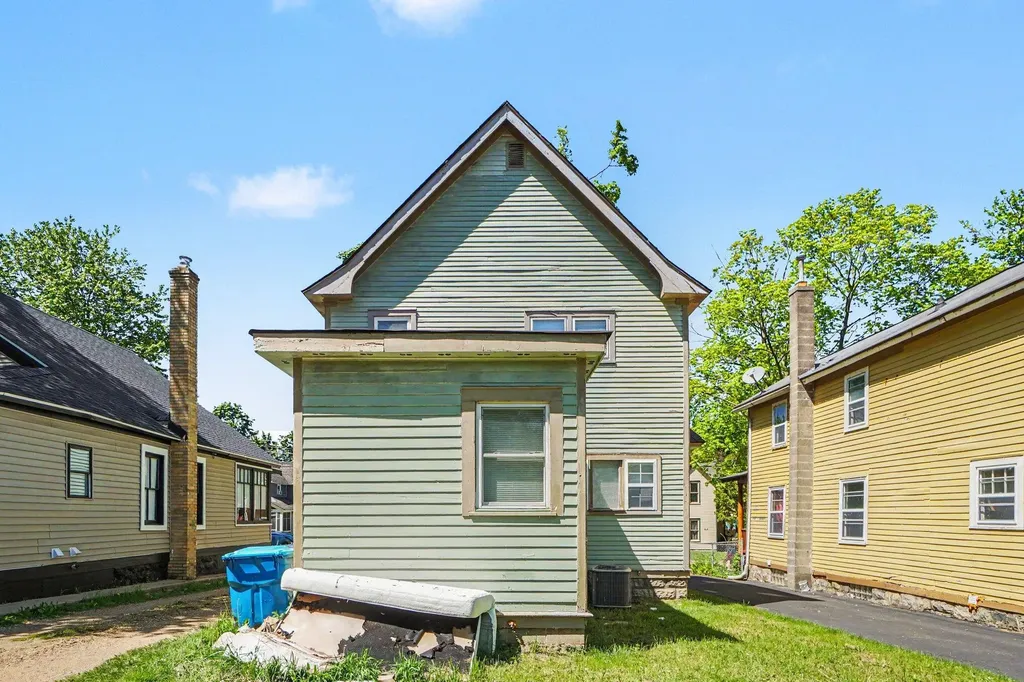 719 Mccourtie Street Kalamazoo City MI 49008