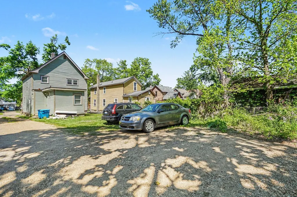719 Mccourtie Street Kalamazoo City MI 49008