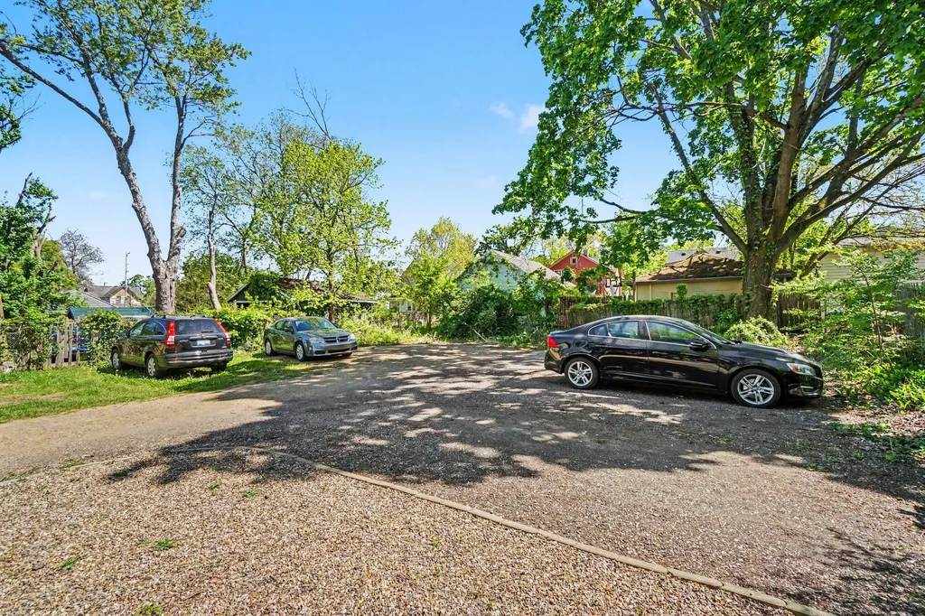 719 Mccourtie Street Kalamazoo City MI 49008
