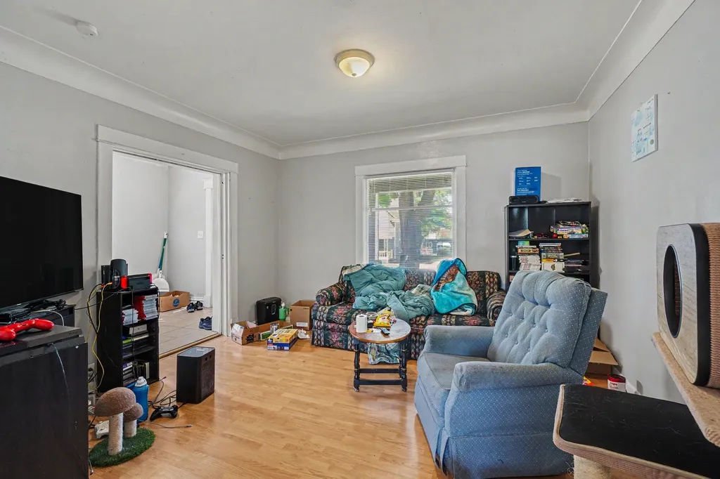 719 Mccourtie Street Kalamazoo City MI 49008